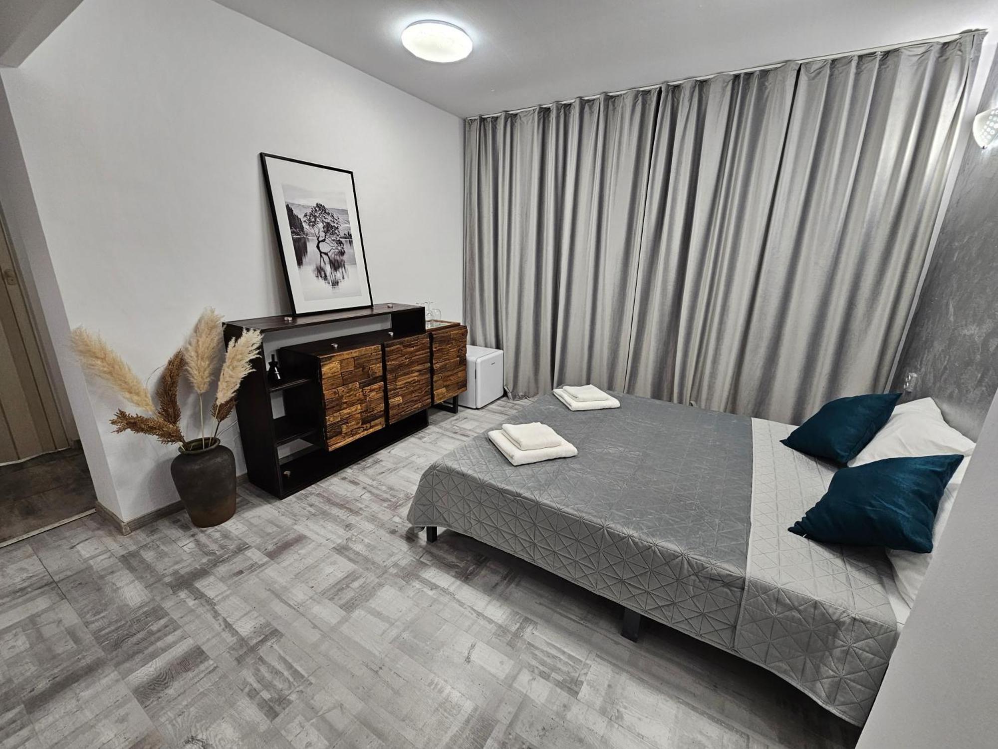 24 Shades Of Grey, Rezerva Acum Apartament Ultracentral, Ceai, Cafea, Filtru Apa Rece-Fierbinte, Saltea 160 Cm Memory Foam Craiova Dış mekan fotoğraf
